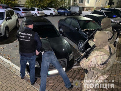 Під Києвом злочинці прив’язали бізнесмена до дерева та катували його (ФОТО, ВІДЕО)