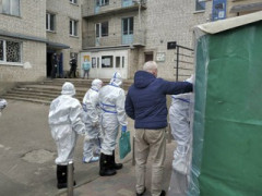 Гуртожиток у Вишневому охороняють військові та поліція (ВІДЕО)