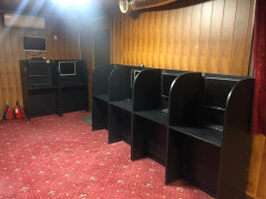 У Василькові два підпільні гральні заклади впускали клієнтів лише "по дзвінку" (ФОТО)