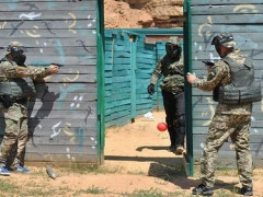 Поліцейські на Київщині тренуються за допомогою пейнтболу