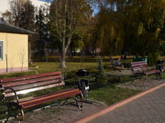 В Яготині встановили лавки та урни для сміття