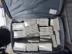 У "Борисполі" в громадянина Кувейту знайшли цілу валізу "наркотику"