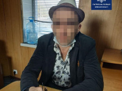 Бориспільські патрульні виявили в салоні автівки керманича крадені права (ФОТО)