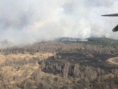 Масштабну пожежу в Чорнобильській досі не загасили