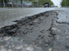 На Макарівщині знову ремонтують "новеньку" дорогу (ФОТО)