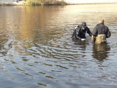 В Українці дайвери витягнули з річки Стугна 20 автомобільних покришок (ФОТО)