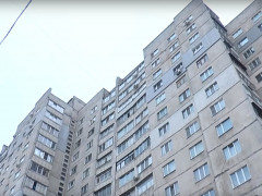 У Білій Церкві правоохоронці знайшли на сходах багатоповерхівки невідомого в одній білизні 