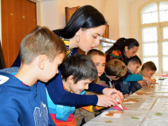 На Київщині дітей вчили розписувати печиво (ФОТО)