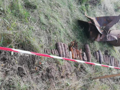 Під Києвом підірвали авіаційні бомби (ВІДЕО)