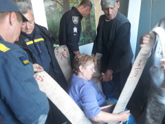 У Володарці літня жінка провалилась у погріб