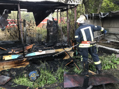 У Кагарлицькому районі вогонь знищив будівлю