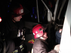 На Київщині вантажівка протаранила іномарку 