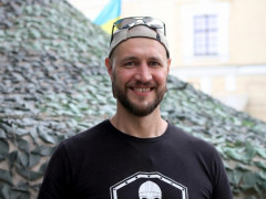 Ветеран АТО Костянтин Чабала презентував книгу про війну та характери