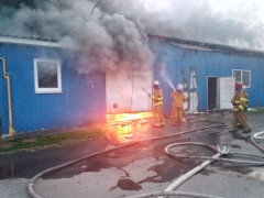 У Борисполі понад дві години ліквідовували пожежу на складі