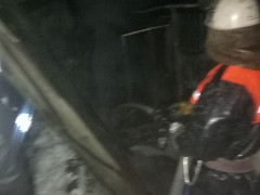 У Борисполі дев'ять рятувальників гасили пожежу в дровнику 