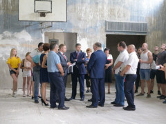 Губернатор Горган пообіцяв дітям Калитянської громади відремонтувати спортивний зал