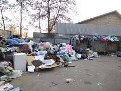 Місто Буча "потопає" у смітті (ФОТО)