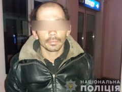 У Білій Церкві чоловік вдарив ножем та пограбував жінку