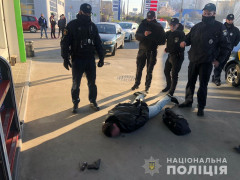 У Білій Церкві затримали молодика, який намагався вчинити розбійний напад на АЗС (ВІДЕО)