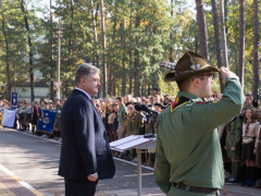 Порошенко взяв участь у відкритті Пластового центру в Бучі (ФОТО)
