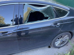 На Київщині розтрощили автівку правозахисника та залишили мертвого кажана (ФОТО)