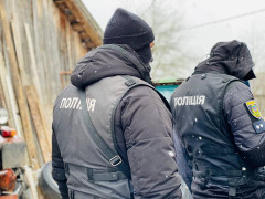 Міни на підлозі та канабіс "на виніс": один день із роботи переяславської поліції (ФОТО)
