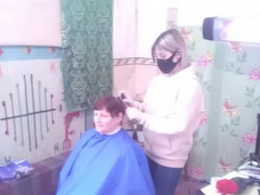У Ржищівській ОТГ літні люди отримали безкоштовні перукарські послуги