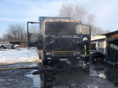 В Обухові посеред дороги загорілася вантажівка