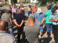 Жителі села Рокитнянської ОТГ протестували проти руху вантажівок