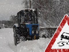 Упродовж минулої ночі понад дві сотні спецмашин чистили від снігу дороги Київщини