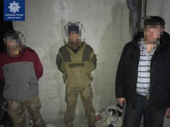 На Київщині затримали трьох грабіжників, які проникли до чужої оселі (ФОТО)