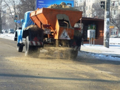 На Київщині на дороги державного значення висипали майже 700 тонн піщано-сольової суміші