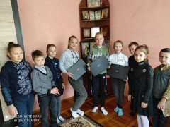 В Яготині вихованці дитячого будинку сімейного типу отримали ноутбуки