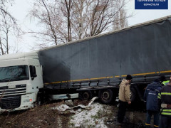На Бориспільщині вантажівка та два автомобілі не поділили дорогу (ФОТО)