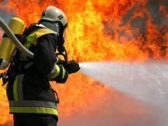 На Обухівщині 14 вогнеборців гасили пожежу в двоповерховій лазні (ФОТО)