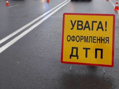 У Фастові п'яний водій злетів з дороги прямо в будинок (ФОТО)
