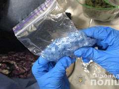 На Київщині троє "бізнесменів" розсилали наркотики поштою (ФОТО)