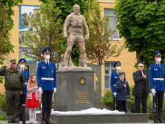 У Гостомелі відкрили монумент загиблим воїнам (ФОТО)