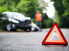 На Київщині водій легковика на великій швидкості вилетів з дороги (ВІДЕО)