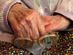 У Білій Церкві завдяки небайдужим людям бабусю повернули до рідної домівки (ВІДЕО)