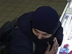 Поліція Фастова показала фото хлопця, що пограбував ювелірний магазин