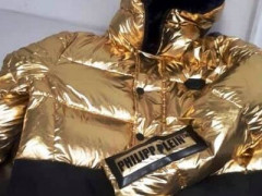 У "Борисполі" затримали німця із дорогим брендовим одягом (ФОТО)