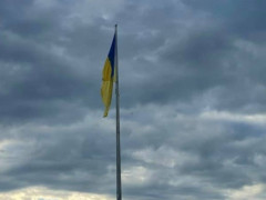 У Богуславській ОТГ виник конфлікт із владою через встановлення флагштоку біля пам'ятника (ФОТО)