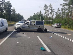 Серйозна ДТП під Києвом: водія госпіталізували у важкому стані (ФОТО)