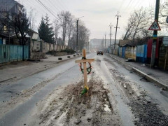 Пам’ятник безгосподарності у Немішаєвому: стало відомо, коли залатають яму (ФОТО)