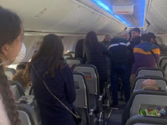 Обсервації – ні: українці з Балі сидять у "Борисполі" вже вісім годин (ВІДЕО)