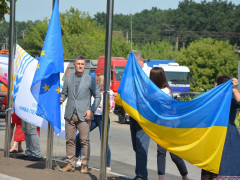 Віталій Ярема та Олександр Мостіпан підтримали традицію до Дня державного прапора (ФОТО)