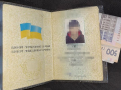 На Київщині керманич без посвідчення намагався відкупитися від поліції
