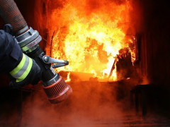 На Обухівщині посеред дня загорівся приватний будинок