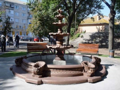 У Переяславі після відновлення відкрили сквер